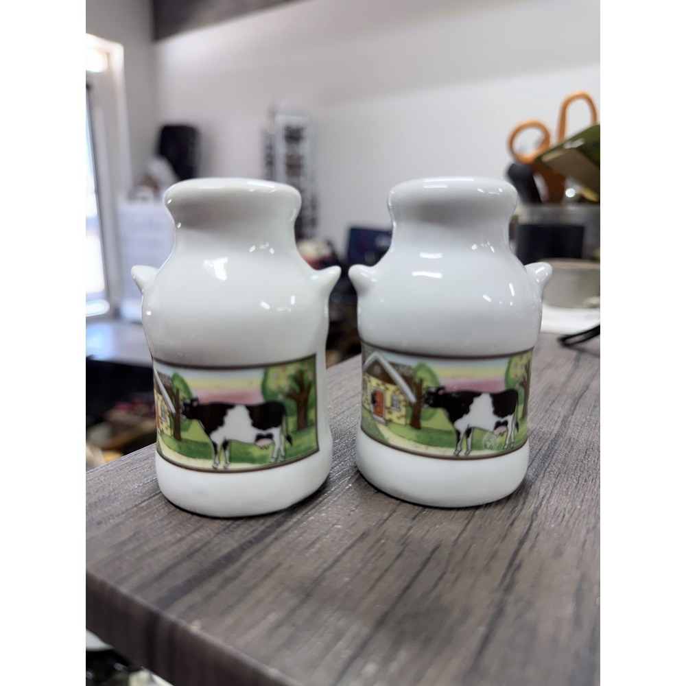 Vintage Milk Jug Bottle Cow Salt & Pepper White Ceramic Countryside Farm Shakers